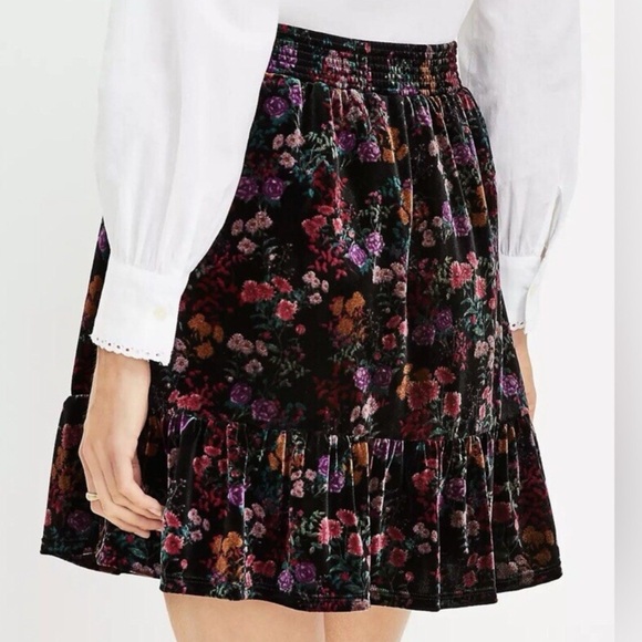 LOFT Skirt Black Dark Floral Velvet Ruffle Hem Mini Whimsigoth Size Medium - Picture 2 of 10